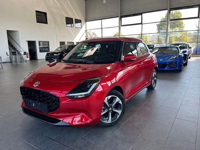 Gebraucht Suzuki Swift Comfort+ 83 PS (61 kW) 2025 Burning red pearl metallic Kleinwagen