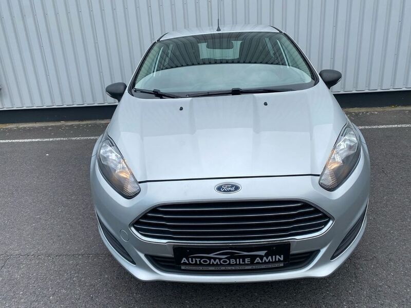 Gebraucht Ford Fiesta Ambiente 75 PS (55 kW) 2015 Silber Kleinwagen
