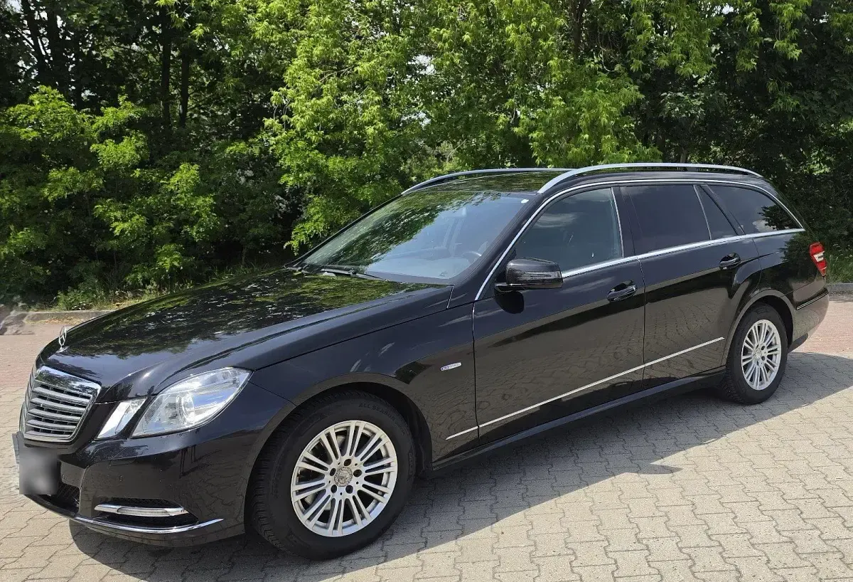 Gebraucht Mercedes E220 170 PS (125 kW) 2011 Schwarz Kombi