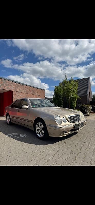 Gebraucht Mercedes 220 2000 Gold Limousine