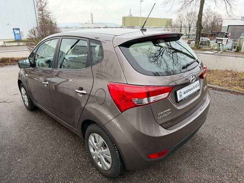 Gebraucht Hyundai ix20 Edition 90 PS (66 kW) 2013 Braun Kleinwagen