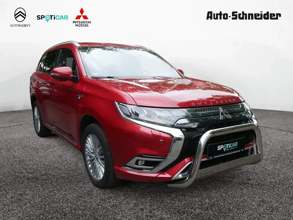 Gebraucht Mitsubishi Outlander P-HEV Intro Edition 224 PS (164 kW) 2019 Rot (metallic) SUV