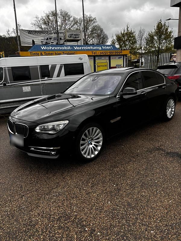 Gebraucht BMW 740 313 PS (230 kW) 2013 Schwarz Limousine