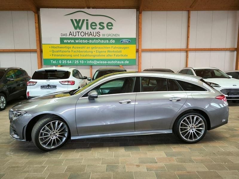 Grau Gebraucht 2023 Mercedes CLA250e AMG line Limousine | 31.270 € (Superpreis) - Bild 1/4