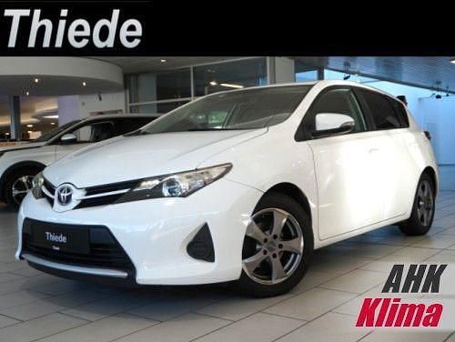 Actic white Gebraucht 2015 Toyota Auris Limousine | 9.500 € (Guter Preis) - Bild 1/3