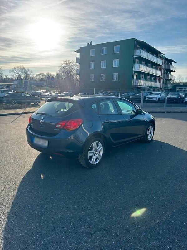 Gebraucht Opel Astra 100 PS (73 kW) 2012 Blau Kleinwagen