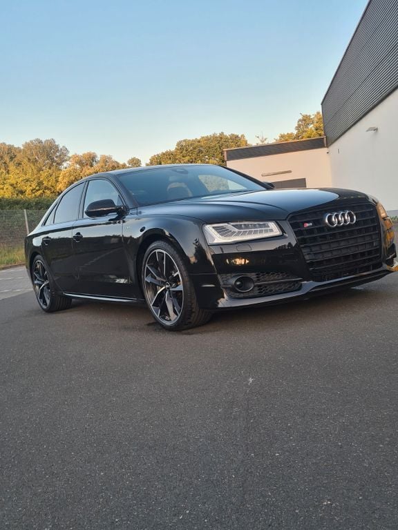 Schwarz Gebraucht 2017 Audi S8 plus Sport Limousine | 52.699 € (Teuer) - Bild 1/4
