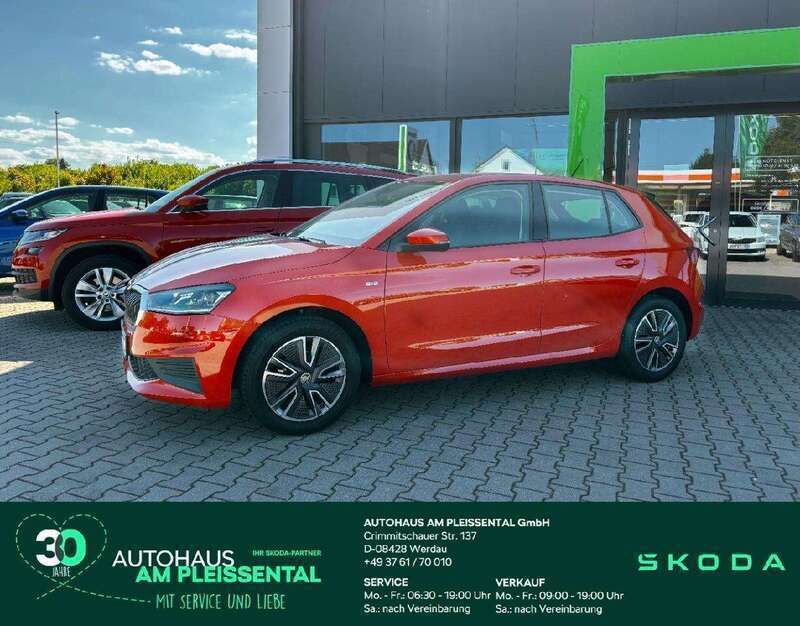 Velvet rot metallic Gebraucht 2024 Skoda Fabia Tour Limousine | 17.870 € (Etwas zu teuer) - Bild 1/2