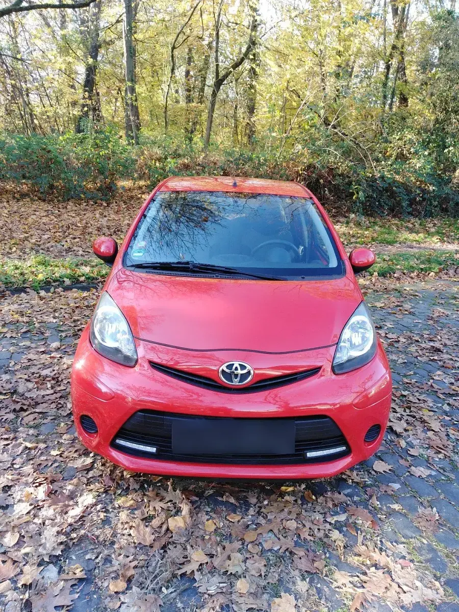 Gebraucht Toyota Aygo Cool 68 PS (50 kW) 2013 Rot Kleinwagen