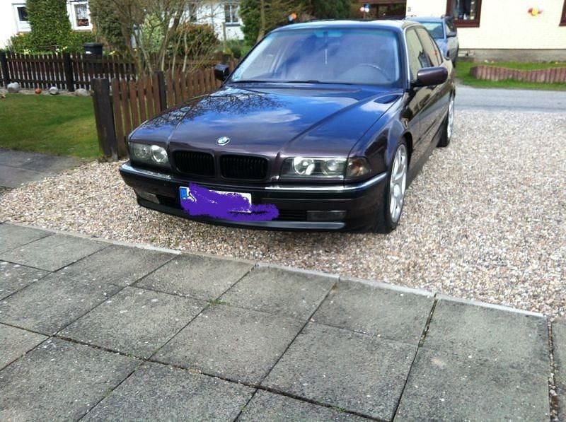 Violet Gebraucht 1994 BMW 740 Limousine | 13.800 € - Bild 1/4
