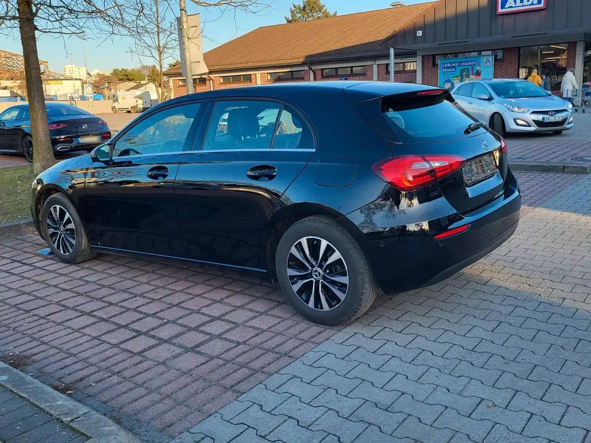 Gebraucht Mercedes A200 150 PS (110 kW) 2021 Schwarz Limousine