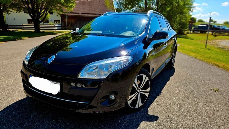 Schwarz Gebraucht 2011 Renault Mégane III Bose Edition Limousine | 4.200 € (Fairer Preis) - Bild 1/4