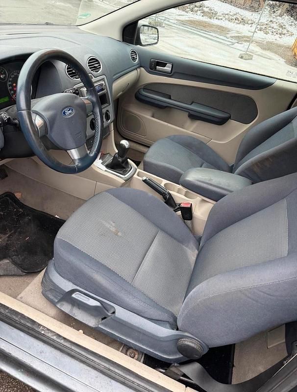 Gebraucht Ford Focus 2005 Grau Limousine