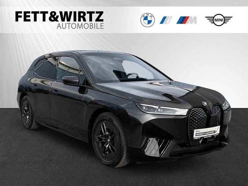 Sophistograu brillanteffekt metallic Gebraucht 2023 BMW iX Sport Line SUV | 55.900 € - Bild 1/3