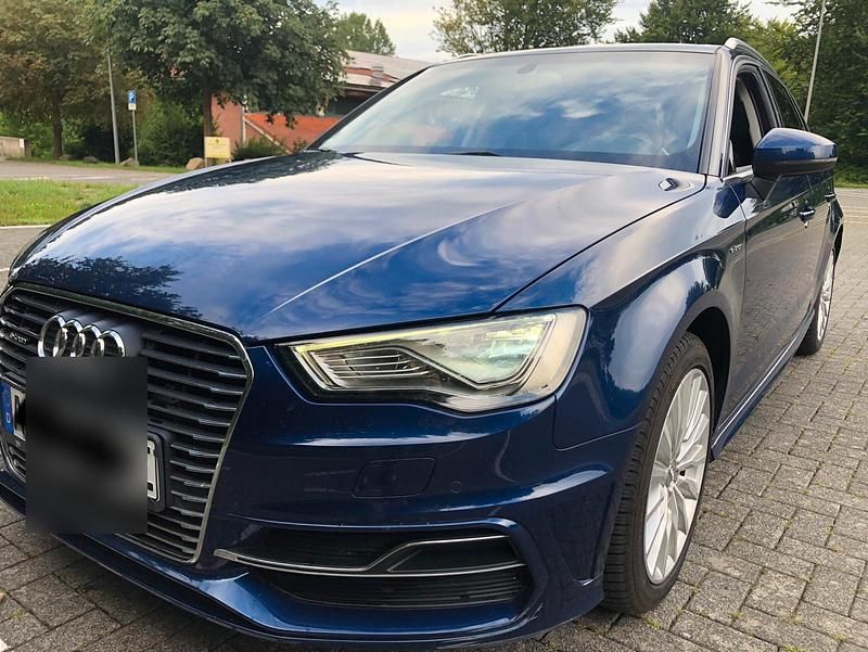 Blau Gebraucht 2015 Audi A3 e-tron Kleinwagen | 13.900 € (Etwas zu teuer) - Bild 1/4