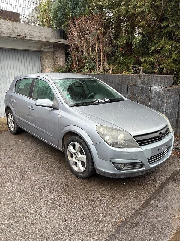 Grau Gebraucht 2005 Opel Astra Kombi | 1.100 € (Superpreis) - Bild 1/4