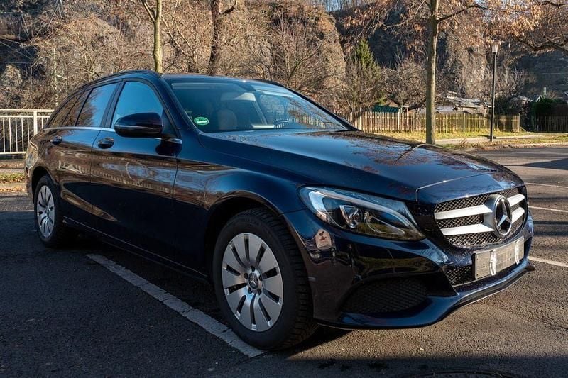 Gebraucht Mercedes C220 170 PS (125 kW) 2015 Blau Kombi