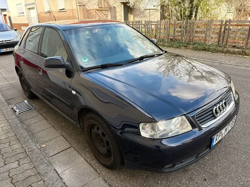 Gebraucht Audi A3 Ambiente 102 PS (75 kW) 2001 Blau Kleinwagen