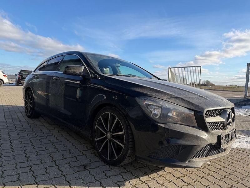 Gebraucht Mercedes CLA200 136 PS (100 kW) 2015 Schwarz Limousine