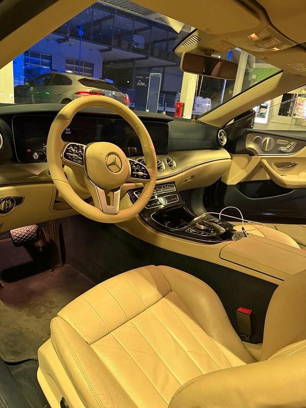 Gebraucht Mercedes E220 AMG line 194 PS (142 kW) 2019 Blau Cabrio