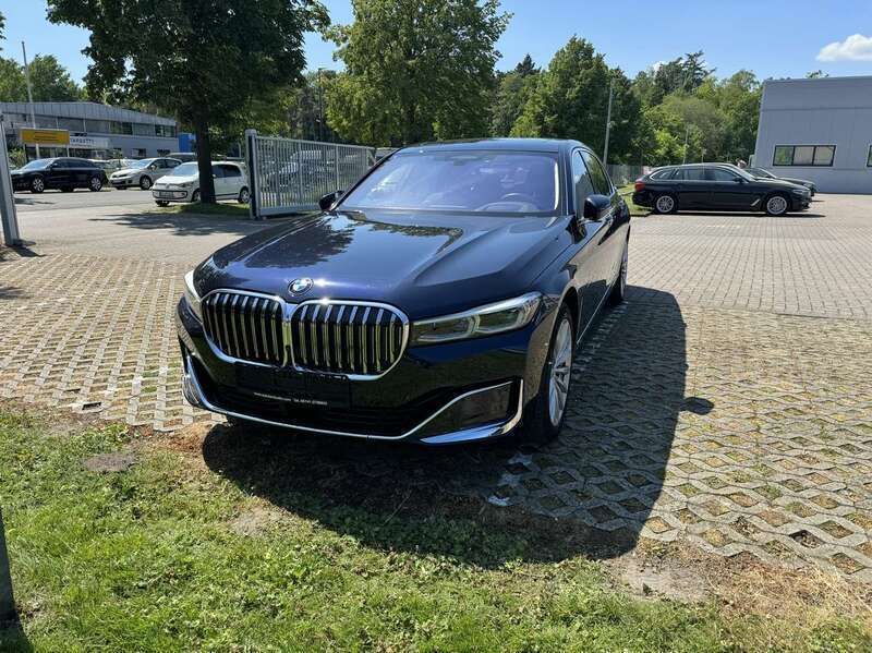 Blau Gebraucht 2019 BMW 750 Limousine | 47.000 € (Superpreis) - Bild 1/4