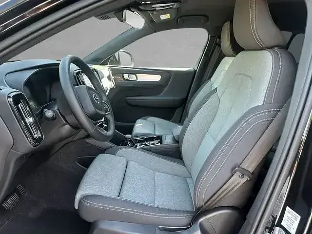 Gebraucht Volvo XC40 Plus 163 PS (119 kW) 2025 Schwarz SUV