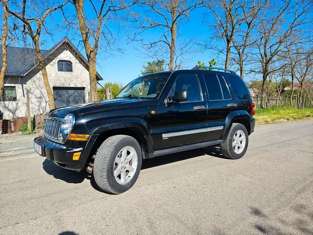 Gebraucht Jeep Cherokee Limited 163 PS (119 kW) 2006 Schwarz SUV