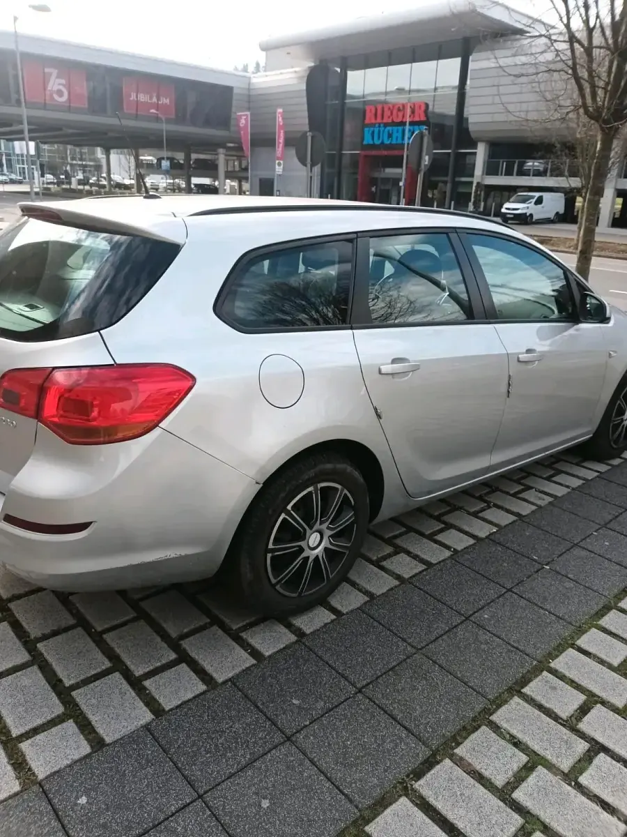Second-hand Opel Astra 140 CP (102 kW) 2011 Argintiu Break