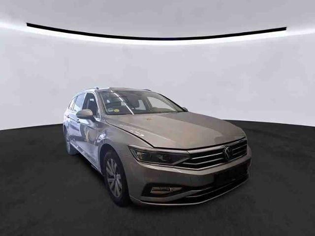 Gebraucht VW Passat 200 PS (147 kW) 2023 Silber Kombi