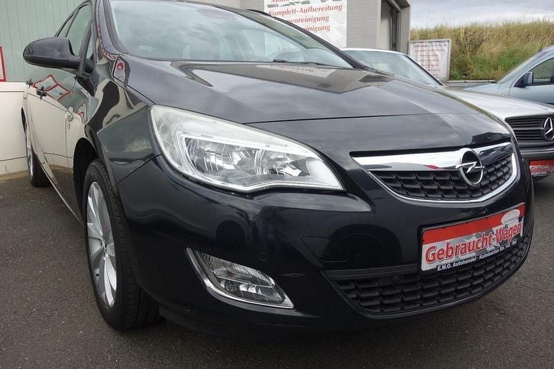 Gebraucht Opel Astra 140 PS (102 kW) 2012 Schwarz Kombi