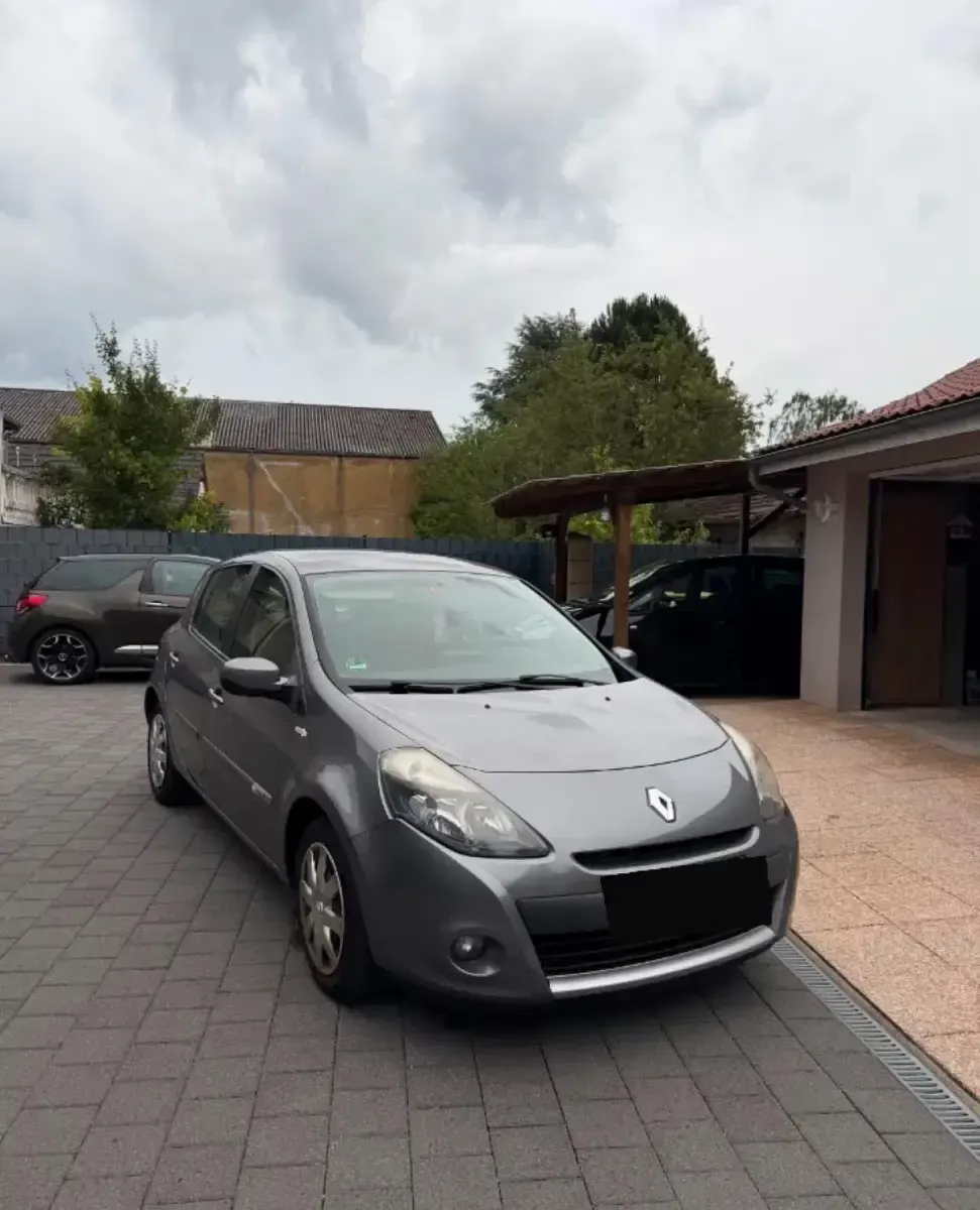 Gebraucht Renault Clio III 100 PS (73 kW) 2012 Grau Kleinwagen
