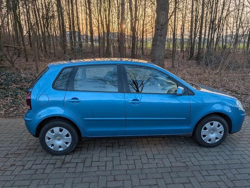 Gebraucht VW Polo 64 PS (47 kW) 2006 Blau Kleinwagen