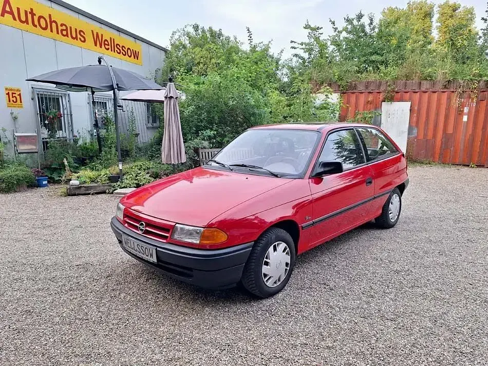Gebraucht Opel Astra 71 PS (52 kW) 1993 Rot Limousine