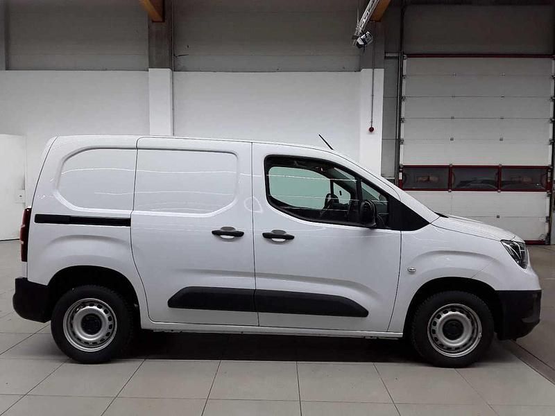 Gebraucht Opel Combo 102 PS (75 kW) 2024 Kaolin weiß Van