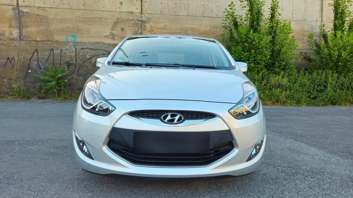 Gebraucht Hyundai ix20 Edition 125 PS (91 kW) 2014 Silber Kleinwagen