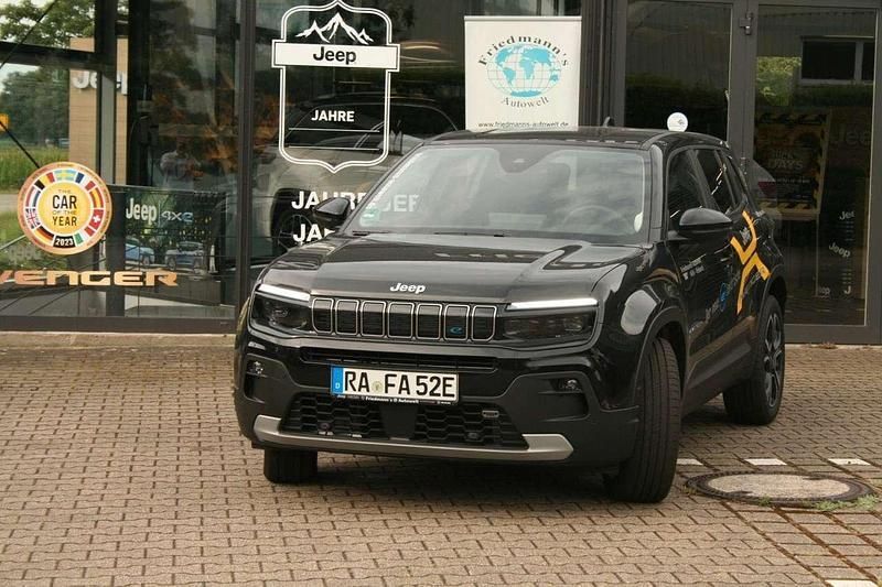 Schwarz Gebraucht 2024 Jeep Avenger EV Altitude SUV | 33.390 € - Bild 1/4