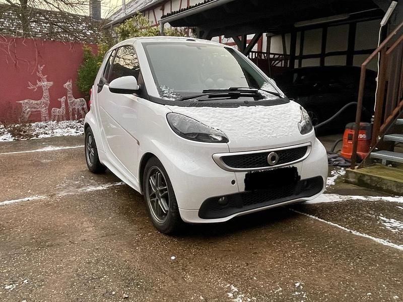 Weiß Gebraucht 2014 Smart ForTwo Cabrio Brabus Cabrio | 6.849 € (Fairer Preis) - Bild 1/4