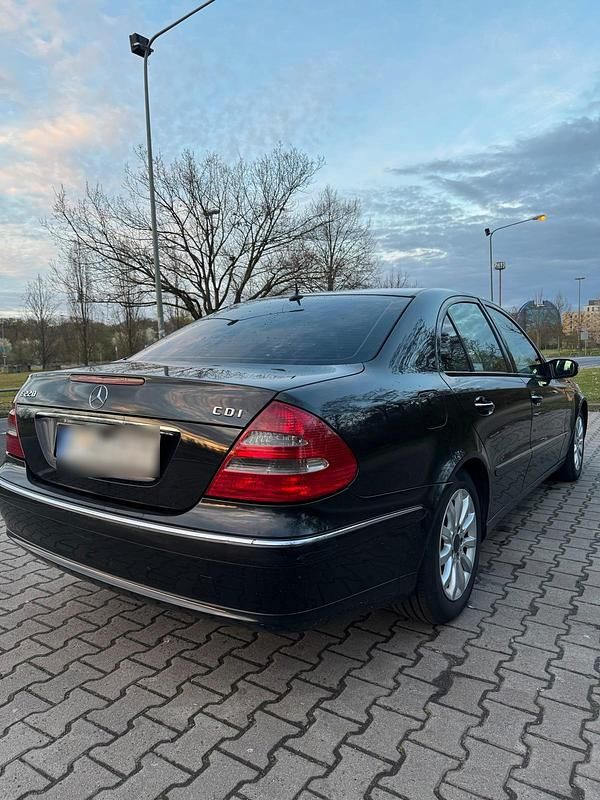 Gebraucht Mercedes E220 150 PS (110 kW) 2004 Schwarz Limousine