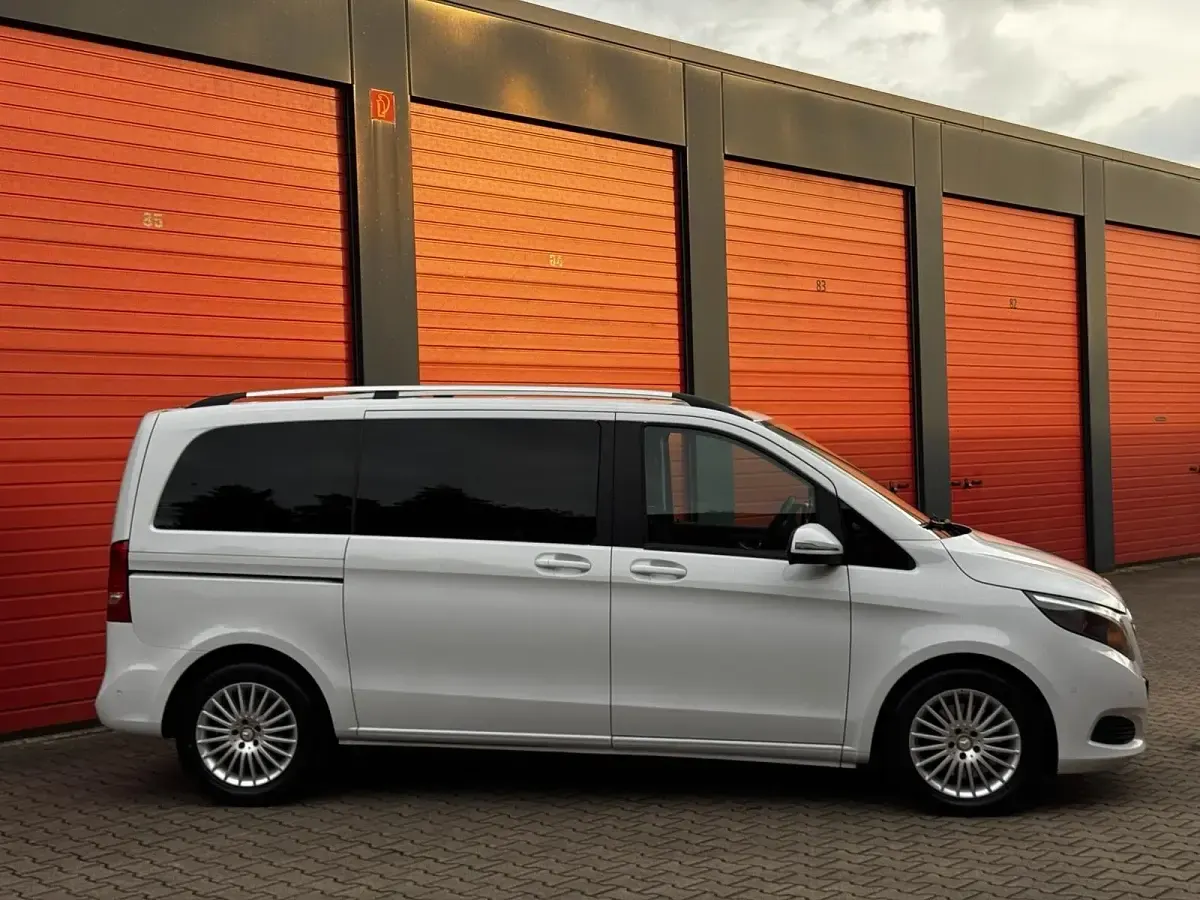 Gebraucht Mercedes V220 163 PS (119 kW) 2017 Weiß Van / Kleinbus