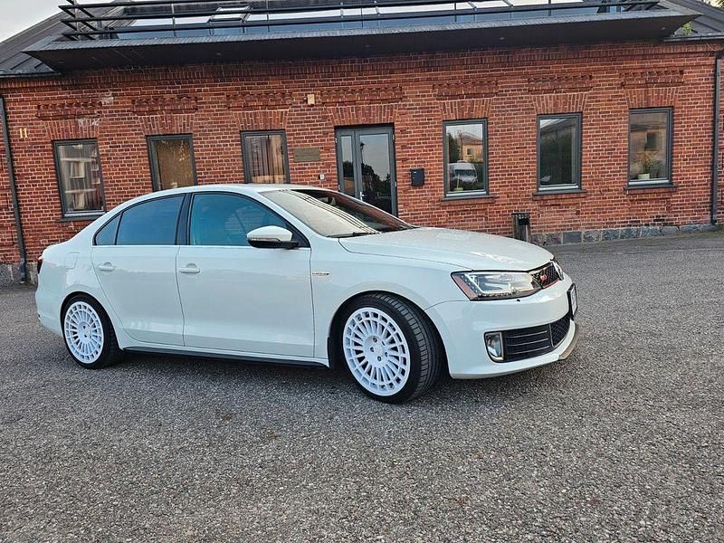 Weiß Gebraucht 2014 VW Jetta Highline Limousine | 8.000 € (Fairer Preis) - Bild 1/4