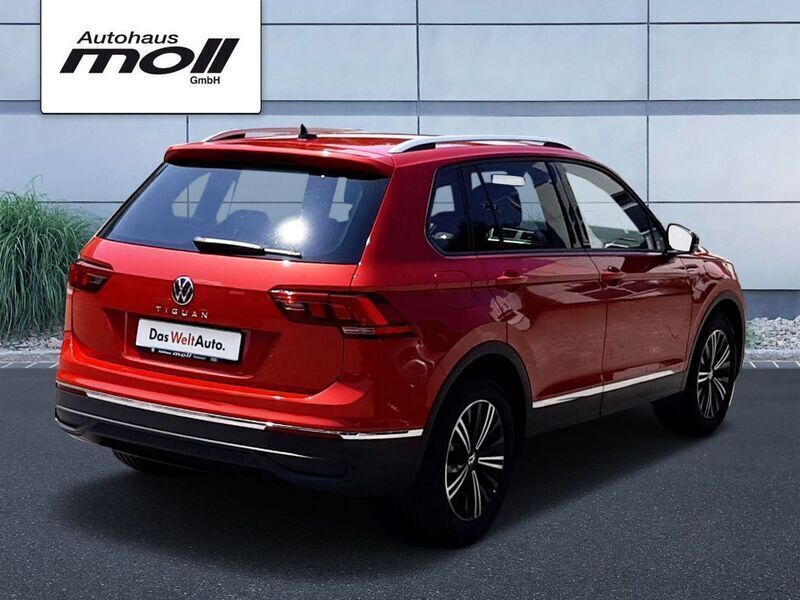Gebraucht VW Tiguan Life 150 PS (110 kW) 2022 Rot SUV