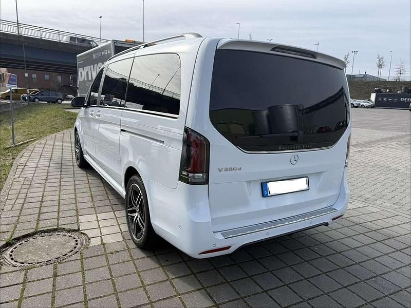 Gebraucht Mercedes V300 Avantgarde 237 PS (174 kW) 2024 Weiß Van / Kleinbus