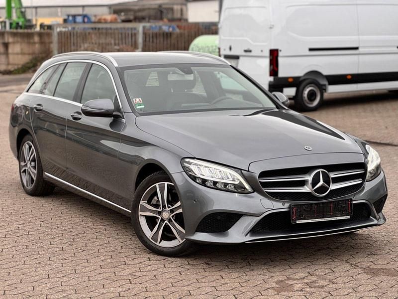 Gebraucht Mercedes C220 194 PS (142 kW) 2018 Grau Kombi