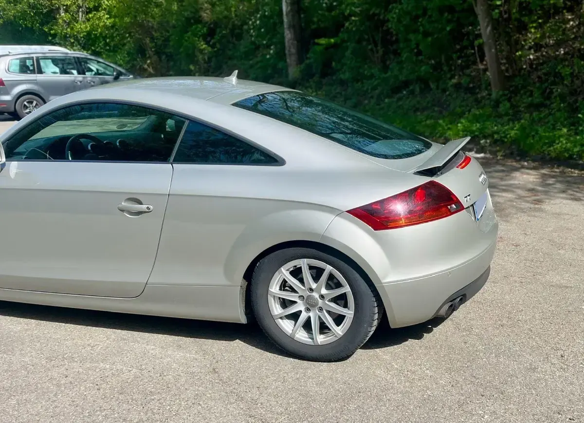 Używany Audi TT Design 160 KM (117 kW) 2009 Beżowy Coupe