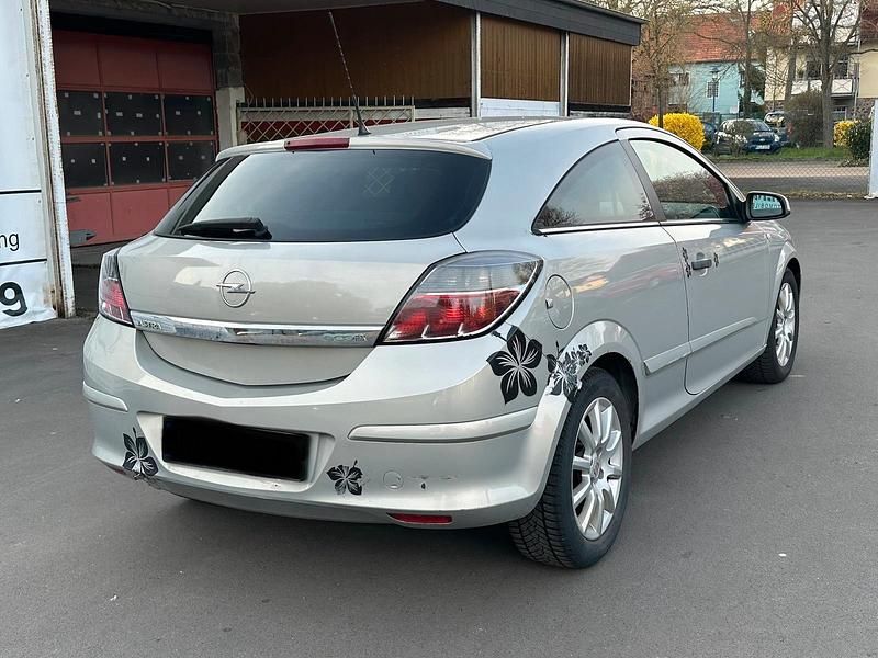 Gebraucht Opel Astra GTC 90 PS (66 kW) 2009 Coupé