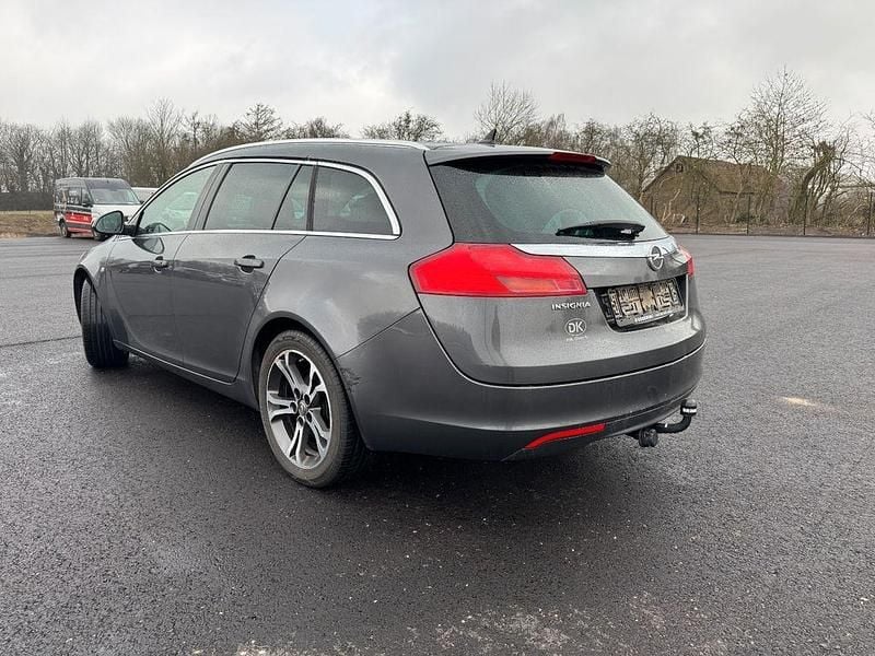 Gebraucht Opel Insignia Edition 131 PS (96 kW) 2012 Grau Limousine