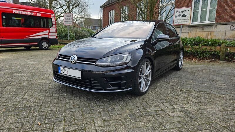 Schwarz Gebraucht 2014 VW Golf VII R Limousine | 18.950 € (Etwas zu teuer) - Bild 1/4