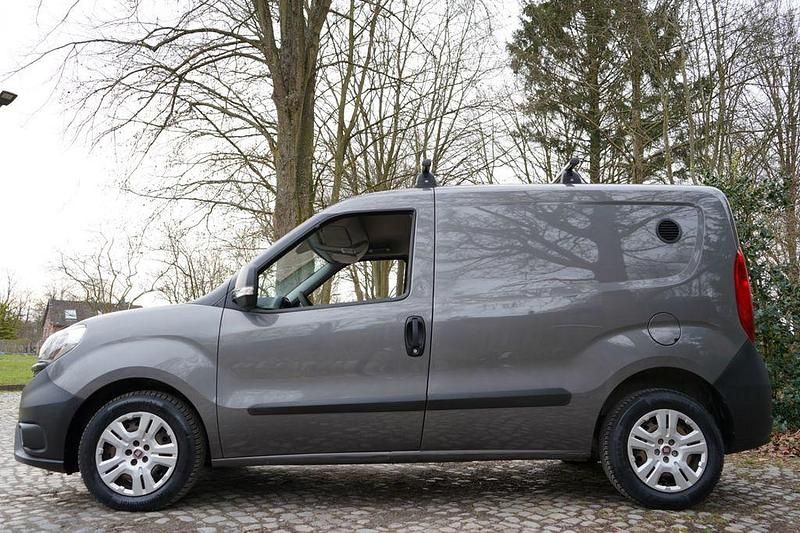 Gebraucht Fiat Doblò 95 PS (69 kW) 2017 Grau Van / Kleinbus