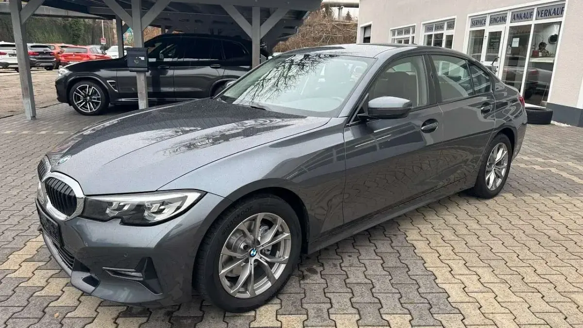 Gebraucht BMW 320 Sport Line 190 PS (139 kW) 2019 Mineralgrau metallic Limousine