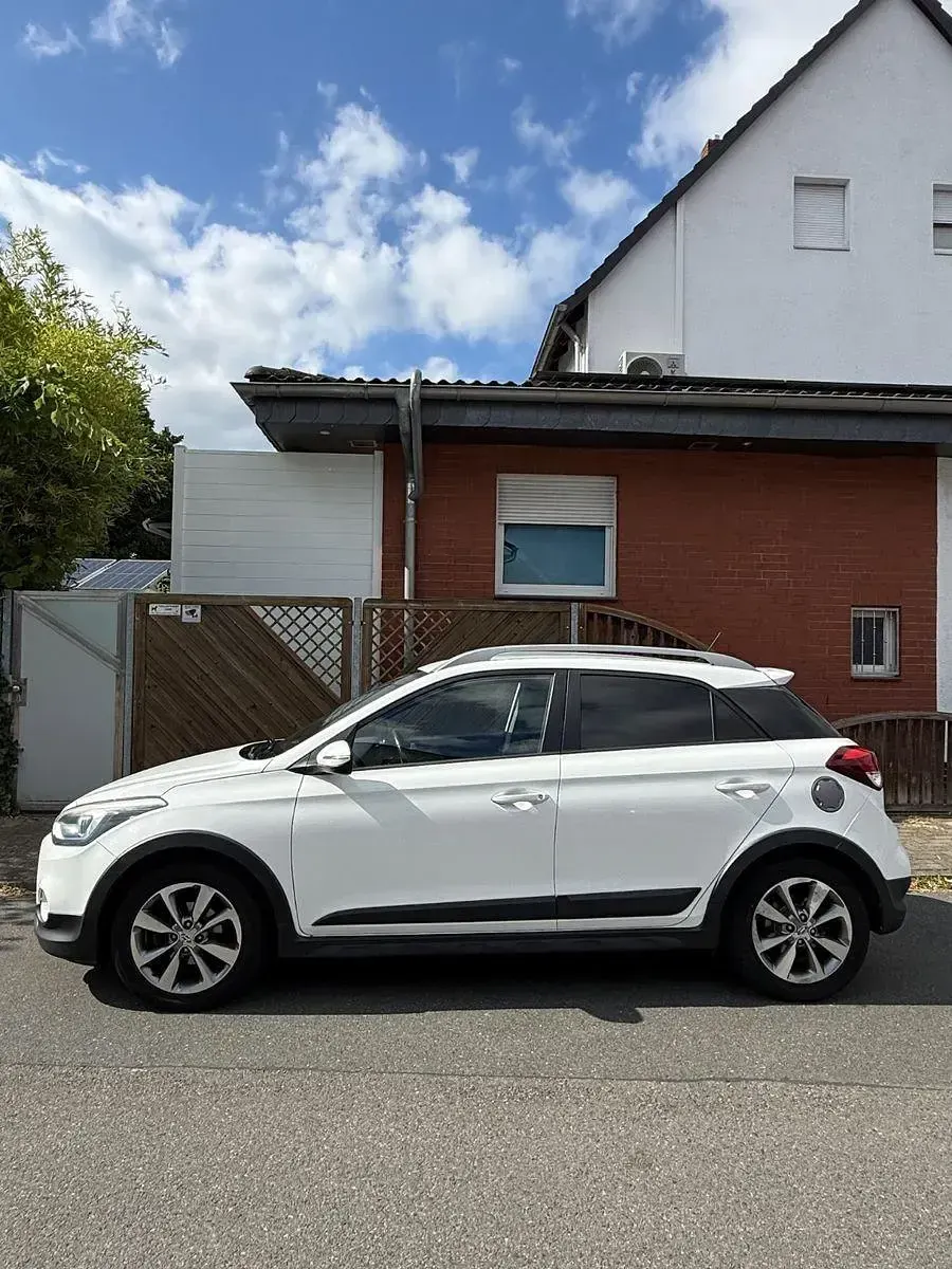 Gebraucht Hyundai i20 Active 101 PS (74 kW) 2016 Weiß Kleinwagen